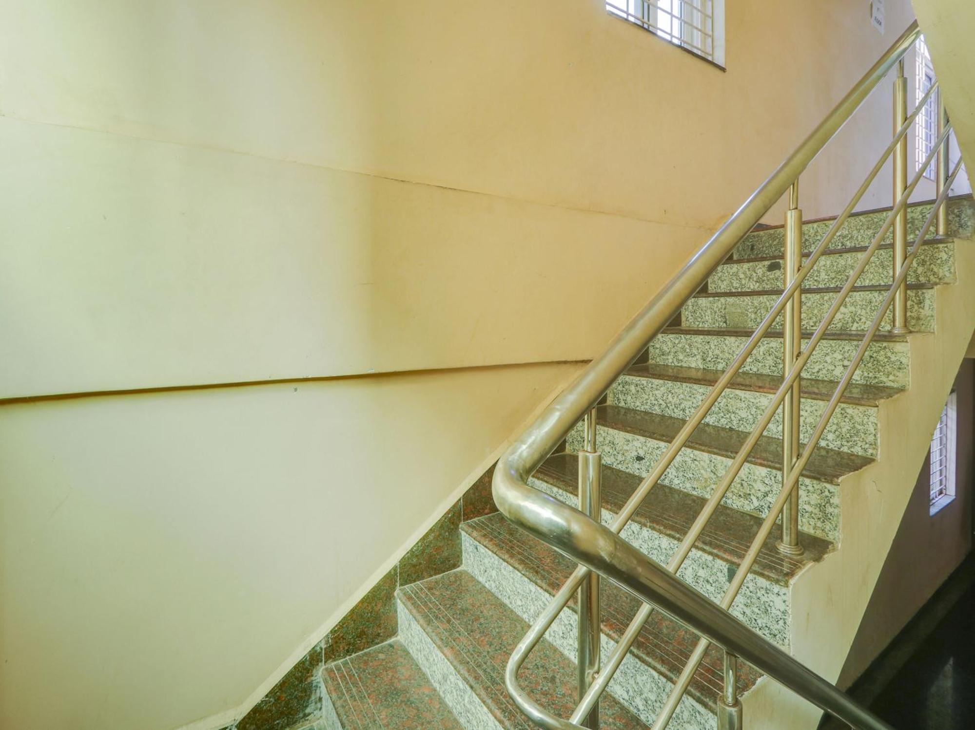 Super Townhouse Qualia Prime Hotel Near Nexus Mall Hyderabad Exterior foto